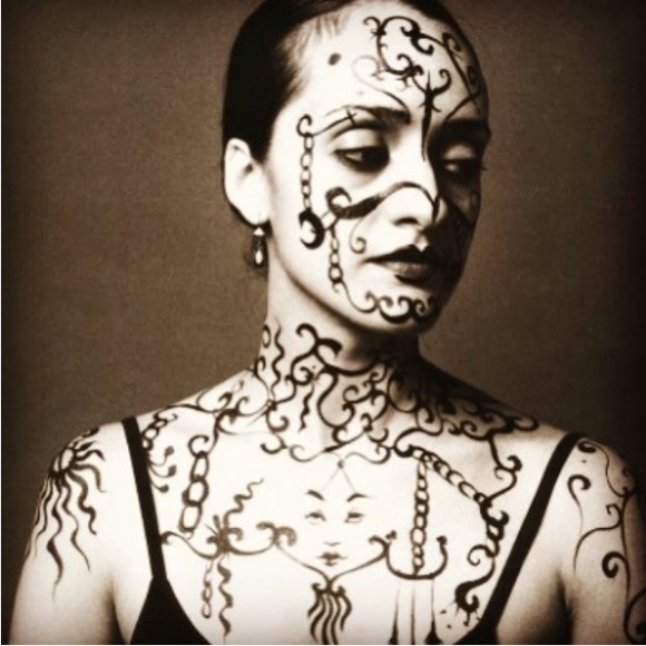 Meet your Posher, Elizabeth - Picture 2 of 15